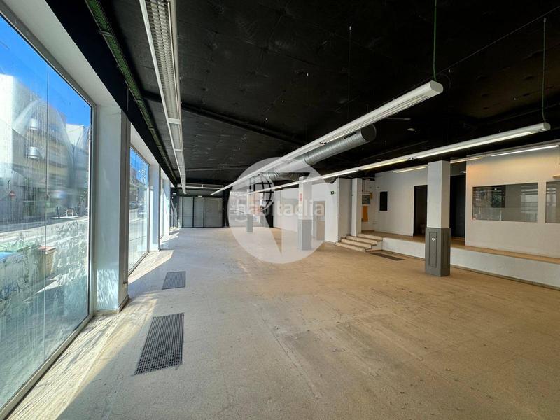 Foto c9a08267-a991-4f81-bc4b-5cb52271d24b. Alquiler local comercial local en la calle independencia, . en Terrassa