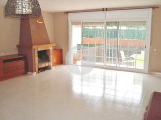 Casa aparellada a Llinars del Vallès. Casa unifamiliar en el centro de llinars del vallès