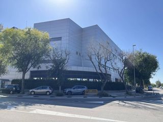 Location Bâtiment à usage industriel à Granvia LH. Edificio industrial corporativo situado en el poligono industria