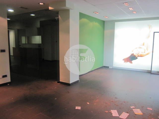 Foto 04bd4b8b-addb-42a4-8052-c8160e79cfbd. Local comercial a Sagrada Família Barcelona