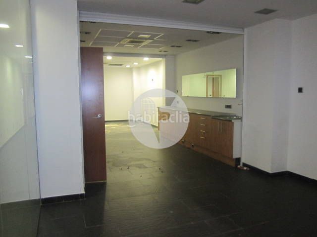 Foto b4761727-f81a-4d59-80b6-02661af744f3. Local comercial a Sagrada Família Barcelona