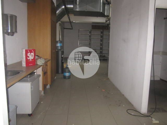 Foto c070fc77-e82a-4107-ba6f-1e26c86f9e00. Local comercial a Sagrada Família Barcelona