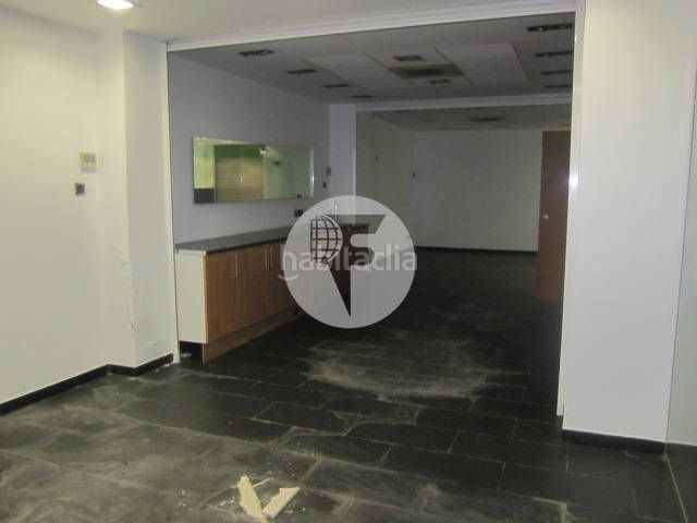 Foto e1c357e2-1dbd-40fd-916b-c0fd1a877b57. Local comercial a Sagrada Família Barcelona