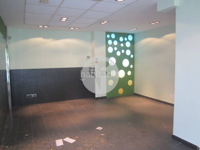 Foto f4e1a107-87d0-4725-acdd-ca80b2dc1653. Local comercial a Sagrada Família Barcelona