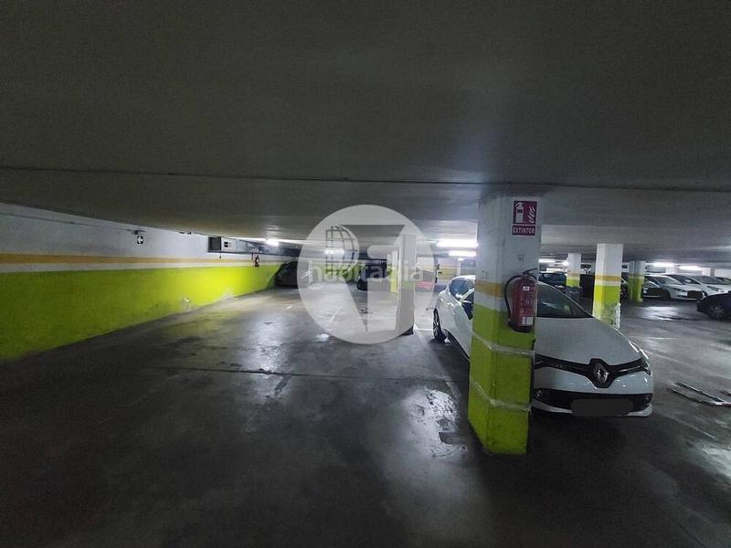 Foto f82f32ff-8c2d-460d-b1ef-bee54d41605b. Aparcament cotxe a Centre Granollers