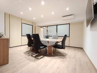 Rent Office space in El Mercat. Oficina en alquiler en edificio minaco, palma.