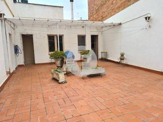 Édifice à Zona Esportiva. Edificio en venta en la avenida abat marcet de terrassa. oportun