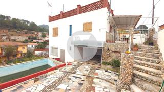 Casa a Castellbell i el Vilar. Preciosa casa de 165 m con piscina y garaje, en parcela con vist