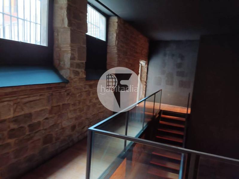 Foto 9c0b3313-67de-4231-b0b6-cf86fd790ef9. Alquiler local comercial este local comercial de 135 m, distribuido en dos plantas, ofrece una excelente oportunidad para emprender tu negocio en una de la en Barcelona