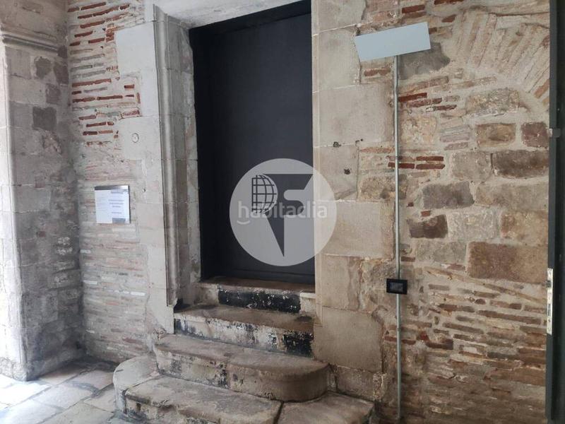 Foto 6ce3d2c2-767b-40c8-8222-40d8e09a7f92. Lloguer local comercial a Gòtic Barcelona