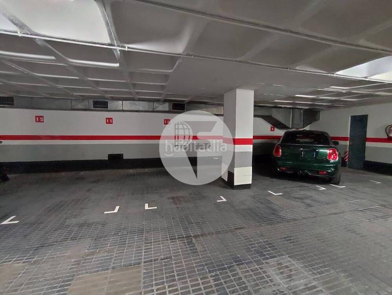 Foto 65c564e0-ba6e-4192-8c36-ea88a196b356. Aparcament cotxe a Barri de les Corts Barcelona