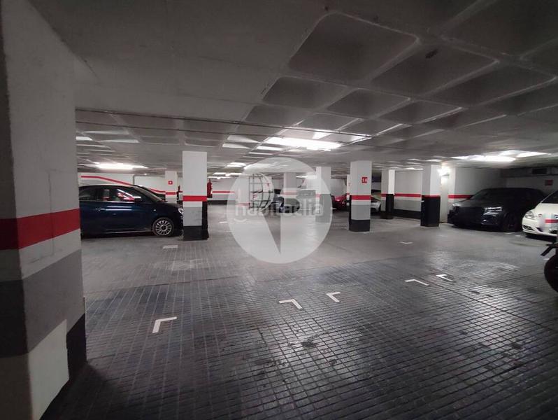 Foto ba6f10f2-72f2-4e85-8b8e-fca87cc548f0. Aparcament cotxe a Barri de les Corts Barcelona