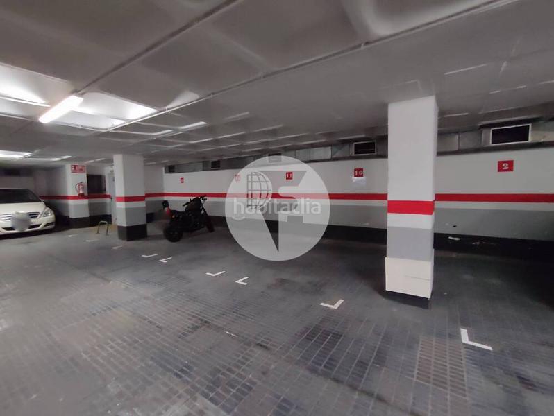 Foto fa529aa0-b456-433c-803d-b11ad28ecb2a. Aparcament cotxe a Barri de les Corts Barcelona