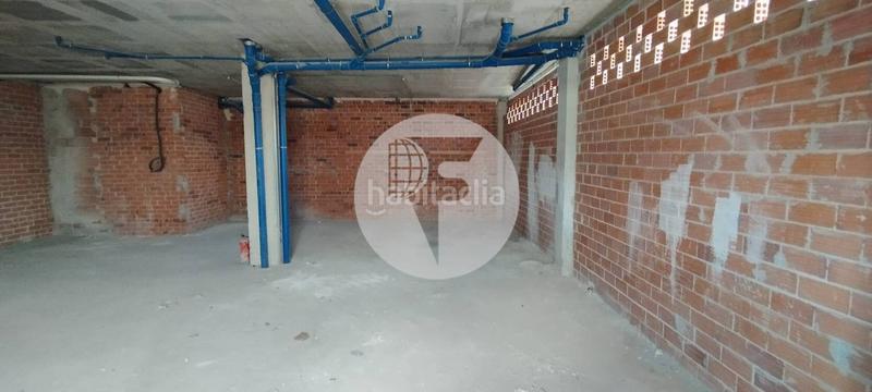 Foto 257221c7-6db4-4d8d-9781-729900f35748. Local comercial este local comercial, ubicado en una excelente zona , ofrece una gran oportunidad para emprendedores e inversores. con en Terrassa