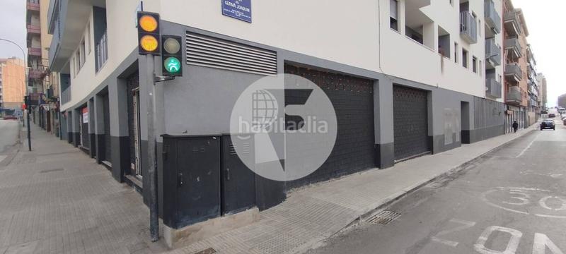 Foto 835cbbd9-894e-4fc5-817a-b893dcd0d525. Local comercial este local comercial, ubicado en una excelente zona , ofrece una gran oportunidad para emprendedores e inversores. con en Terrassa