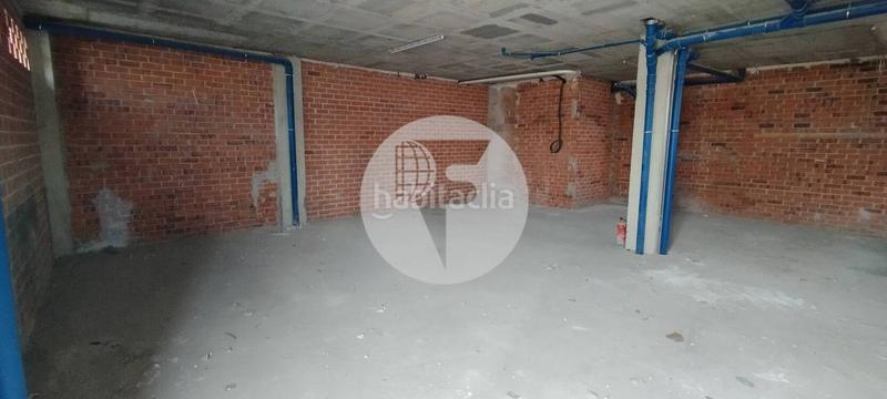 Foto a84ad2fe-c96e-4b47-8470-d56a3acf8d5c. Local comercial este local comercial, ubicado en una excelente zona , ofrece una gran oportunidad para emprendedores e inversores. con en Terrassa