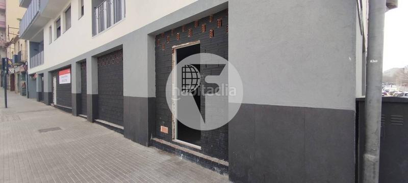 Foto b46f61dc-aba2-4dd4-a6a8-4a45892051f3. Local comercial este local comercial, ubicado en una excelente zona , ofrece una gran oportunidad para emprendedores e inversores. con en Terrassa