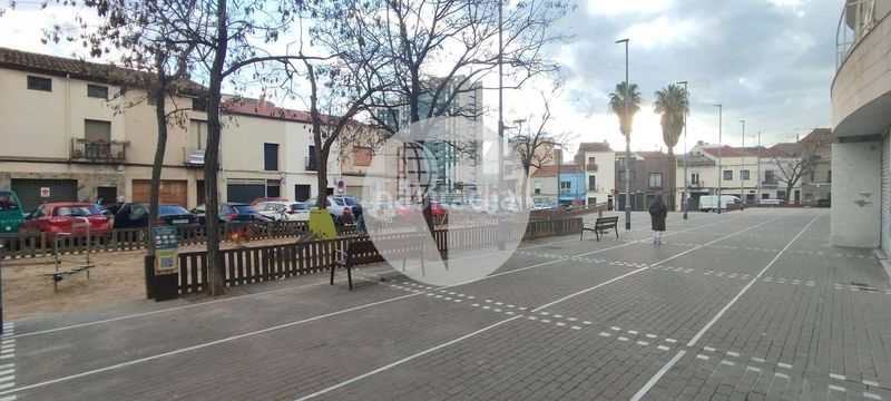 Foto 90686ec9-a218-4479-b890-8f13a40a06e5. Local comercial  de 46 m distribuidos completamente en planta baja, con una altura de techos de 2,50 metros y una amplia fachada de en Terrassa
