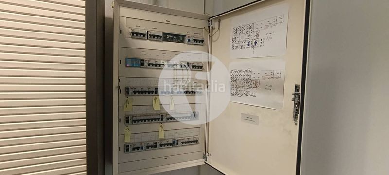 Foto a23aef0b-9d20-4b08-8631-44cd896551bd. Local comercial a Ca n'Aurell Terrassa