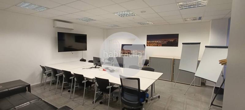 Foto 36bc4cc5-7a44-458b-a8dc-a3b3bf88f9f5. Lloguer local comercial a Ca n'Aurell Terrassa