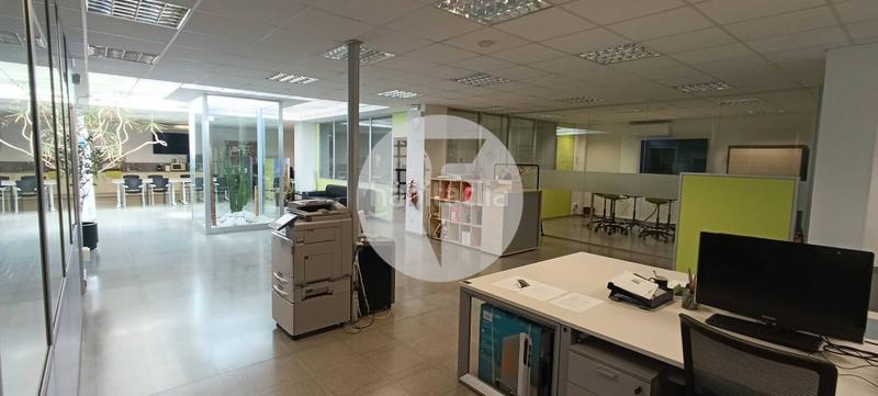 Foto ed353278-dfa4-49b3-b479-63246e216b6f. Lloguer local comercial a Ca n'Aurell Terrassa