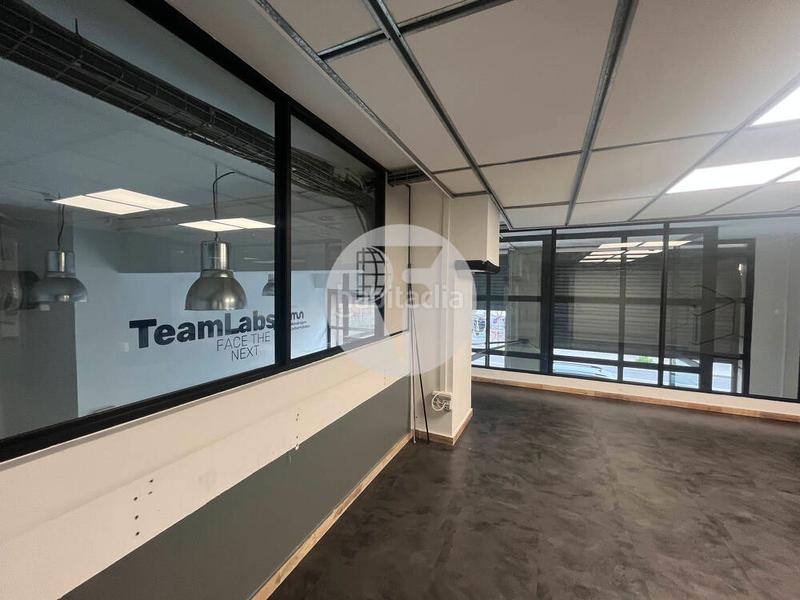 Foto a0cbfbdd-6a31-40f2-aef4-b3a3c4e8965b. Rent business premise with heating in El Parc i la Llacuna del Poblenou Barcelona