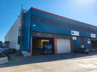 Lloguer Nau industrial a Sant Andreu de la Barca. Nave logística esquinera con fachada a la autovía a2 dentro de r