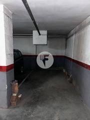 Rent Car parking in Centre. Plaza grande para moto