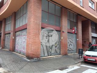 Location Local commercial dans Sants-Badal. Local comercial de 116m en excelente estado, ubicado en el dinm