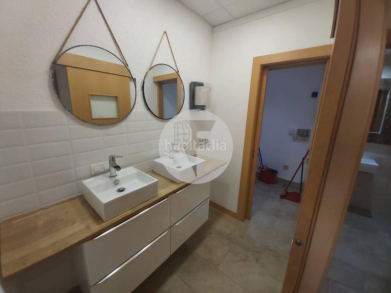 Foto cb57d7a8-8683-41c0-ad8c-01ef22599a1c. Rent business premise with heating in Sant Antoni Barcelona