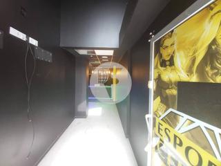 Rent Business premise in Sagrada Família. Se alquila amplio local comercial situado en una de las principa