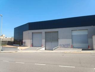 Lloguer Nau industrial a Les Planes. Nave industrial en alquiler situada en el polígono fontsanta del