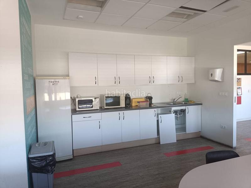 Foto 2ed33aaf-f511-4f81-9f79-ddf16c625ee0. Rent industrial building in Les Planes Sant Joan Despí