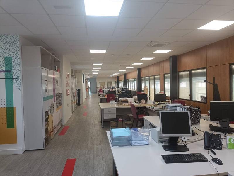 Foto e1a28cb2-2e1b-4bfa-9ff3-90e3d3f16d49. Rent industrial building in Les Planes Sant Joan Despí