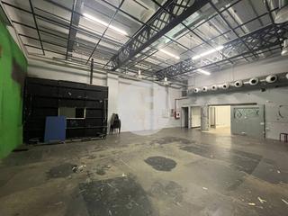 Lloguer Local Comercial a L´Antiga Esquerra de l´Eixample. Se ofrece en alquiler este imponente local comercial ubicado en