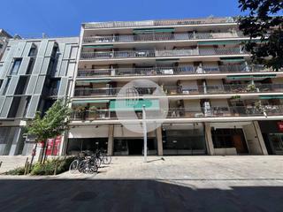 Lloguer Local Comercial a Centre - Estació. Este amplio local de 955 m en planta baja se encuentra en una de