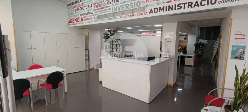 Foto 1344b04c-bb8d-4431-9db6-5488832e7b66. Rent business premise with heating in Ca n'Aurell Terrassa