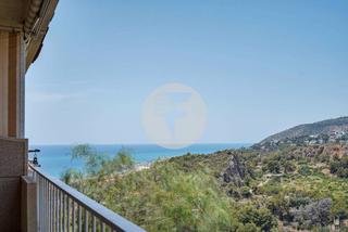Casa adossada a Les Botigues de Sitges. Chalet adosado con vistas espectaculares al mar y la montaña en