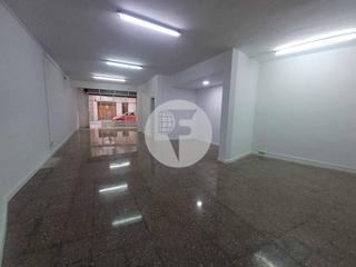 Location Local commercial à Ca n'Aurell. Se alquila local comercial situado en planta baja en una zona bi