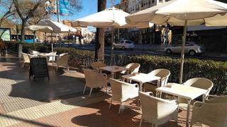 Lloguer Local Comercial a Arapiles. Se ofrece en traspaso por 95.000 excelente local comercial de 80