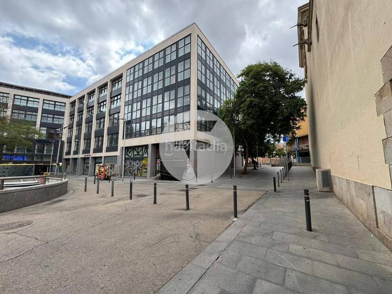 Foto ea830c14-5ea3-40fe-8f8e-868a67f289e5. Parking voiture dans Raval Barcelona