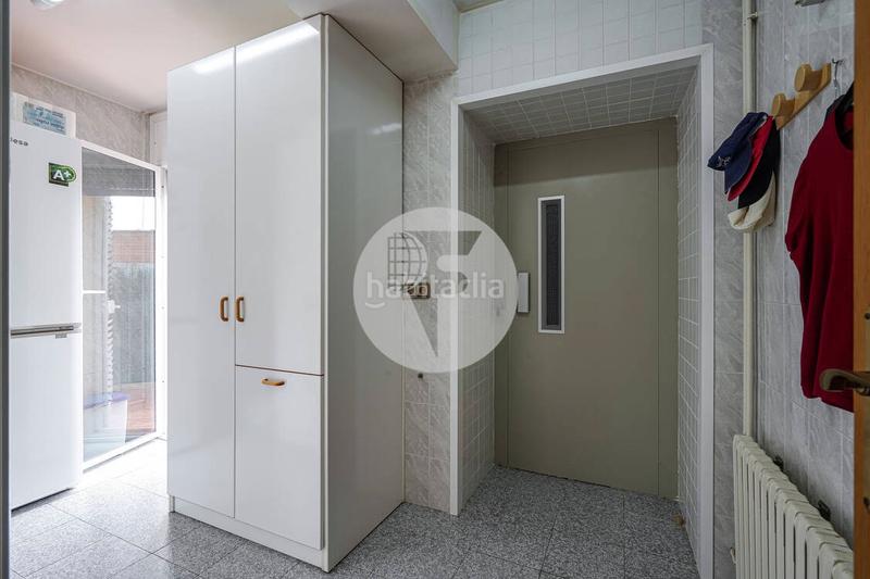 Foto 0804eec5-407c-4fe3-8f9c-1084d625e33b. Casa amb calefacció aparcament piscina a Torrent Ballester Viladecans