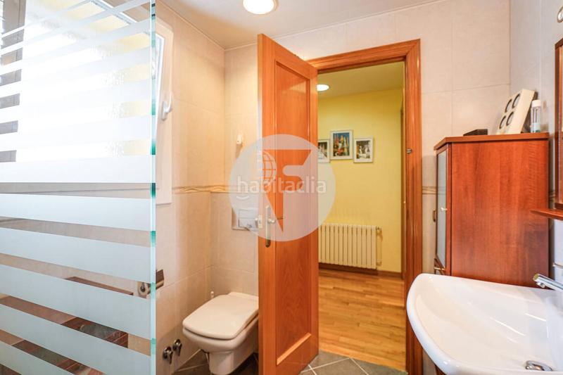 Foto 1596728f-955d-4694-bf58-636ac34cfa3d. Casa amb calefacció aparcament piscina a Torrent Ballester Viladecans