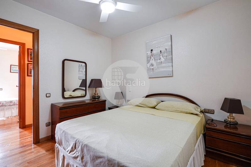 Foto 16c6df63-01a2-49a9-bebf-d708abf523fc. Casa amb calefacció aparcament piscina a Torrent Ballester Viladecans