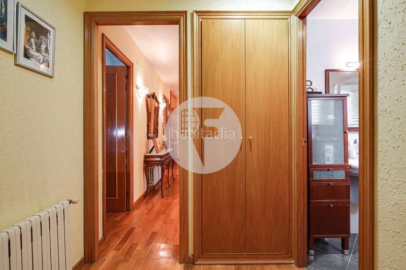 Foto 27004861-d6a5-4c16-af3d-456dad4bc812. Casa amb calefacció aparcament piscina a Torrent Ballester Viladecans