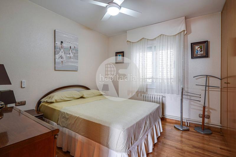 Foto 31d8a388-2f9b-4772-9a1b-d8caa8f357aa. Casa amb calefacció aparcament piscina a Torrent Ballester Viladecans