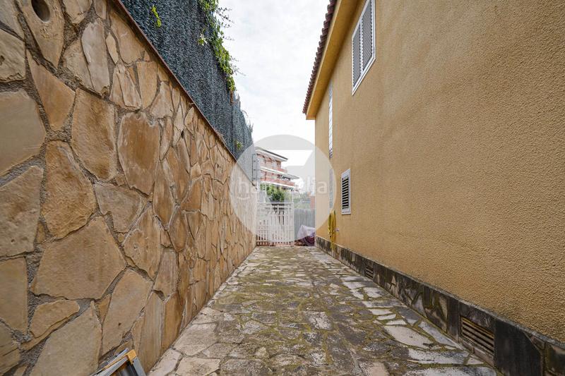 Foto 376f9b64-e1b8-46f2-bca6-4605033966ce. Casa amb calefacció aparcament piscina a Torrent Ballester Viladecans