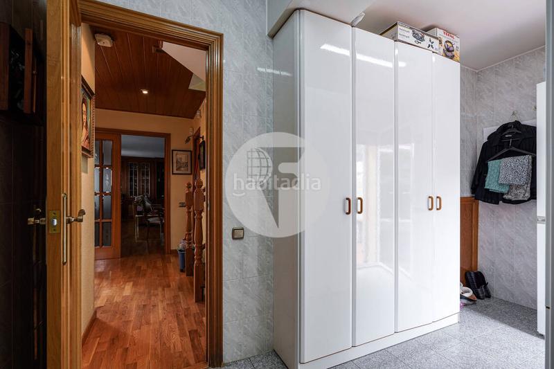 Foto 3f7f25b0-a9e6-477e-bf30-fbf0975a5a92. Casa amb calefacció aparcament piscina a Torrent Ballester Viladecans