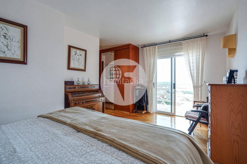 Foto 4abf77ed-6774-417d-a699-7a6a0b6e2b79. Casa amb calefacció aparcament piscina a Torrent Ballester Viladecans