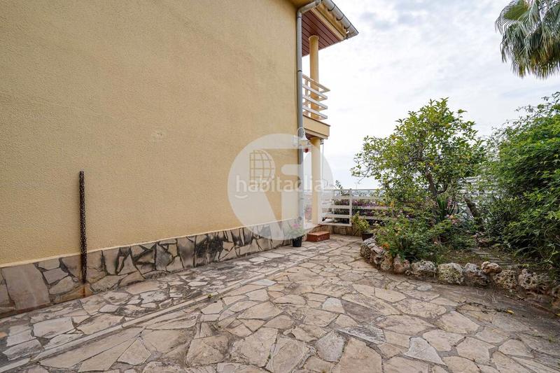 Foto 4b6079a1-286d-47ac-9bc4-54c3a0a16812. Casa amb calefacció aparcament piscina a Torrent Ballester Viladecans